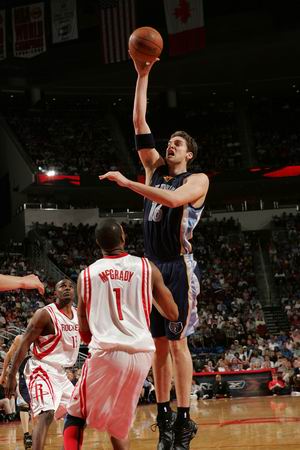 三人之间的 三人之间的